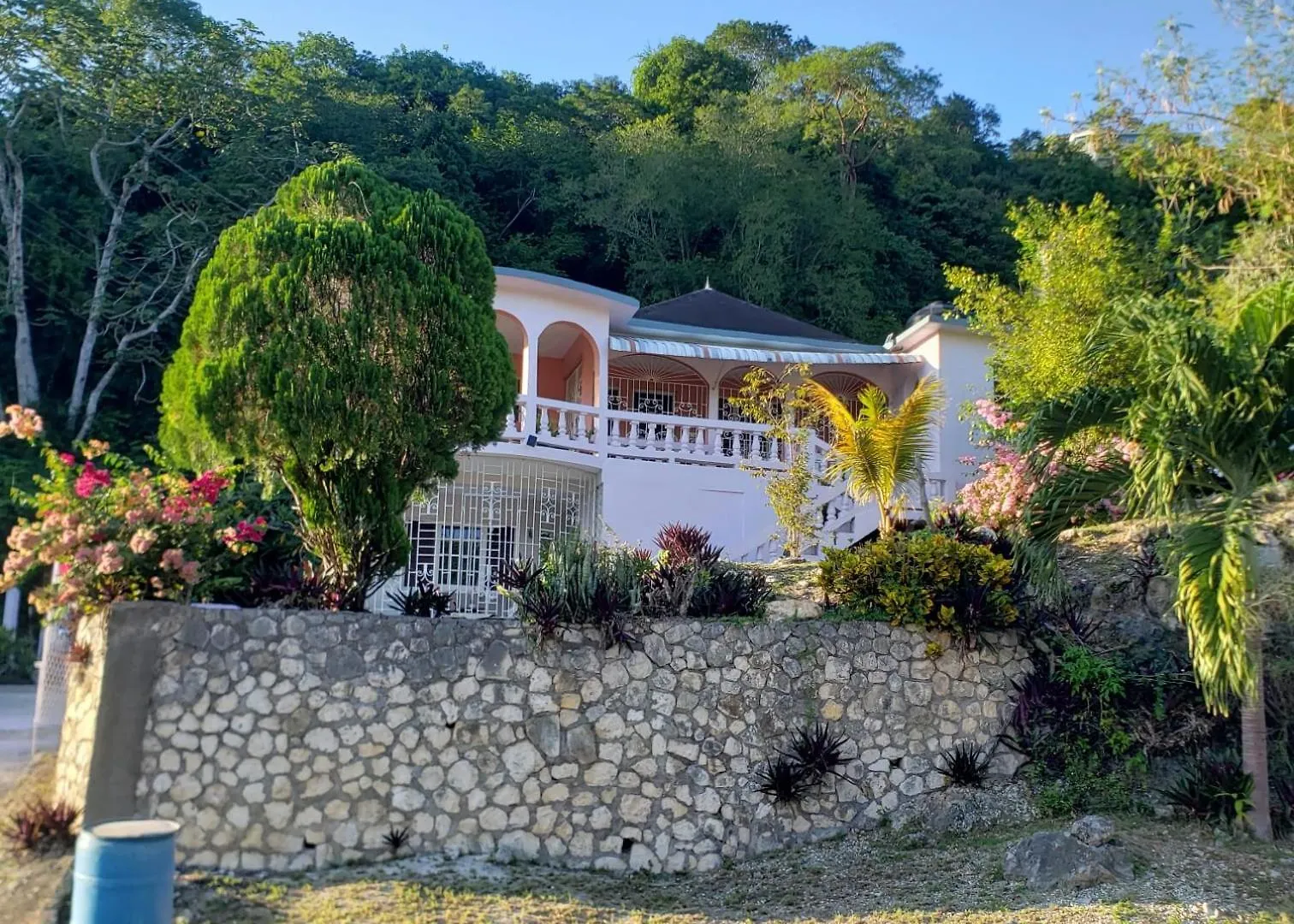 Andeve'S Quiet, Private Room With Fully Equipped Shared Space !Home Away From Home Montego Bay Homestay